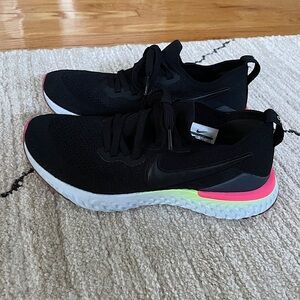 Nike Epic React Flyknit 2